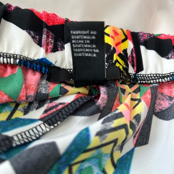 NWT Forever 21 shorts. Size large. Gorgeous patterned shorts ! - Picture 8 of 12